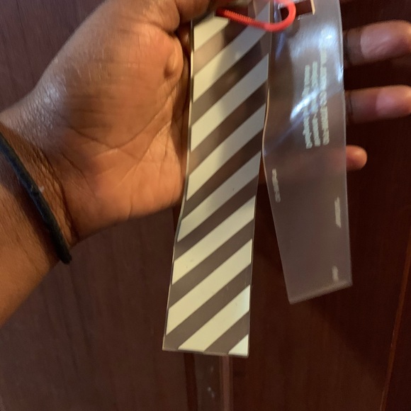 Off-white shirt with tags - Picture 8 of 8